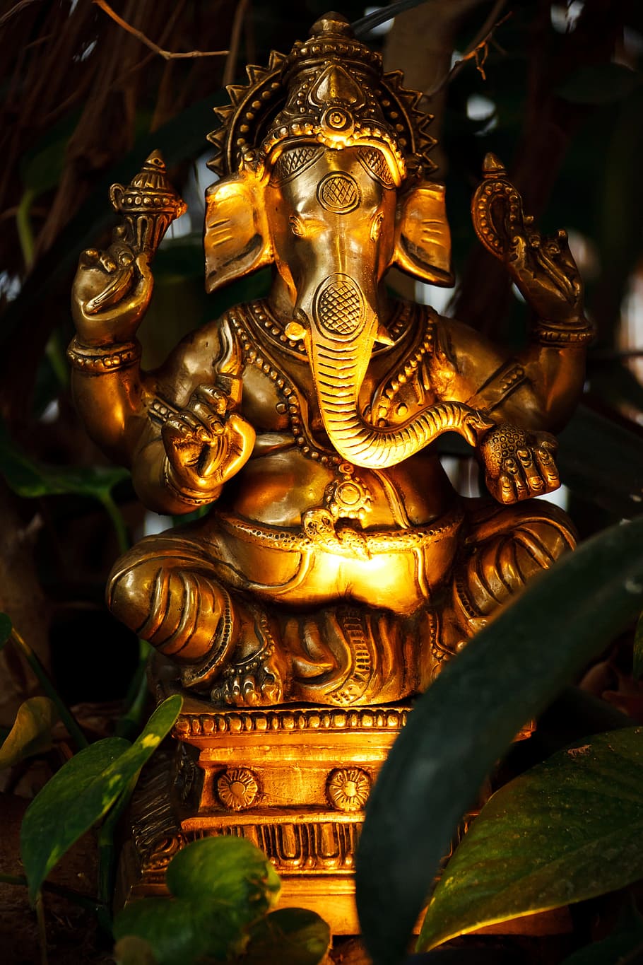Hindu God Ganesha, religious, art and craft, gold colored, creativity Free HD Wallpaper