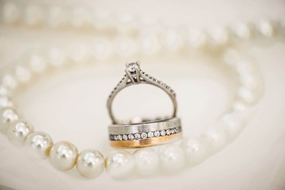 Contemporary Diamond Pendant, still life, wedding ring, elegance, brilliant Free HD Wallpaper