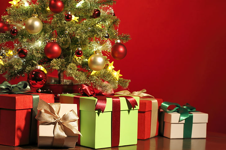 Christmas Tree, holiday, package, gifts, bow Free HD Wallpaper