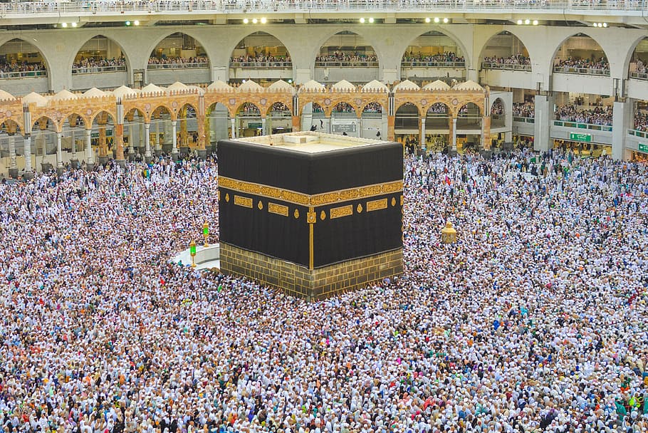 Inside Kaaba, mecca, large group of people, architecture, kaaba Free HD Wallpaper