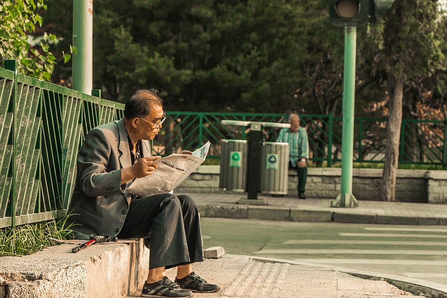Old People Reading, publication, old man, sitting, real people Free HD Wallpaper