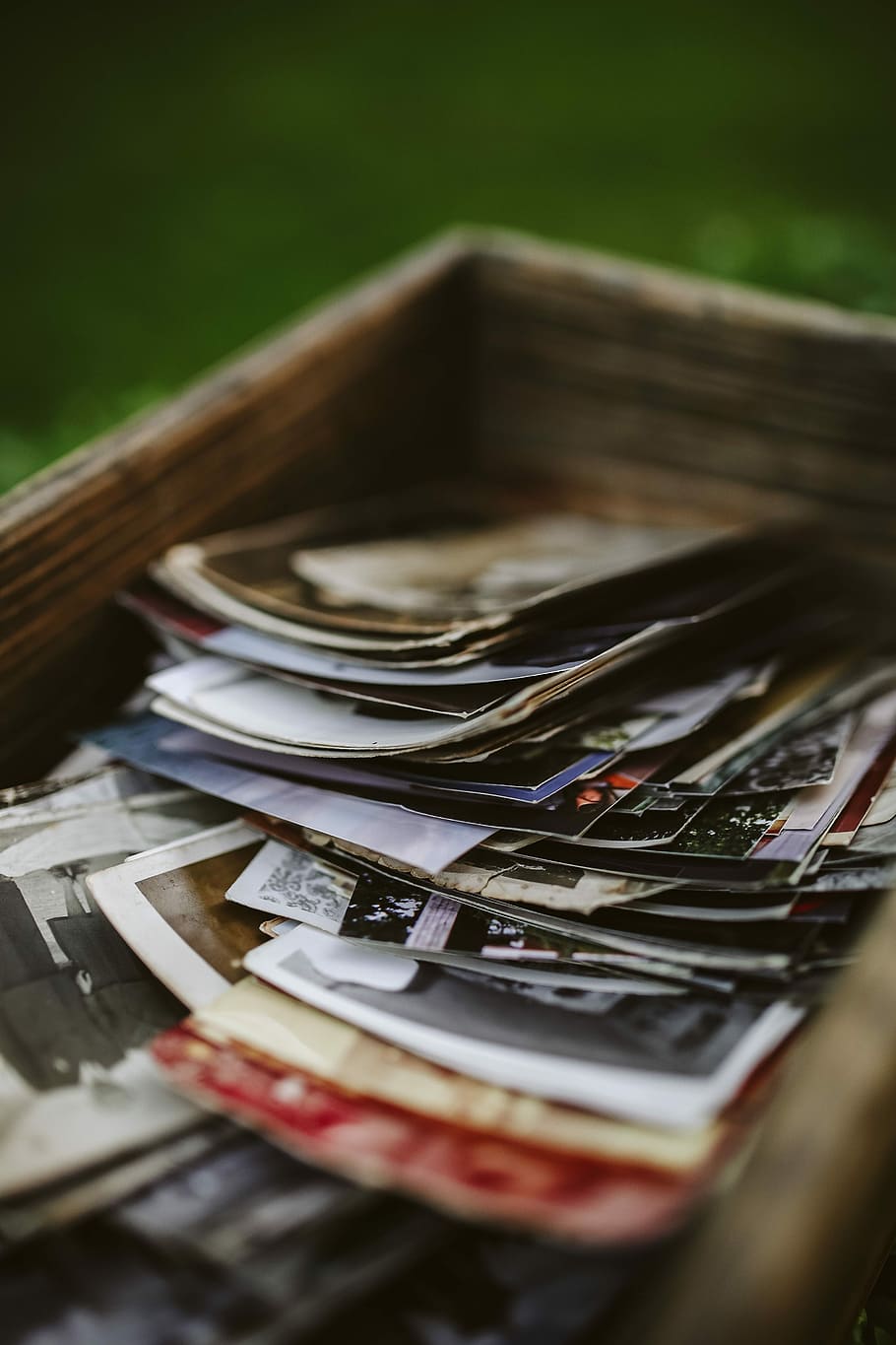 outdoors, the media, old, table