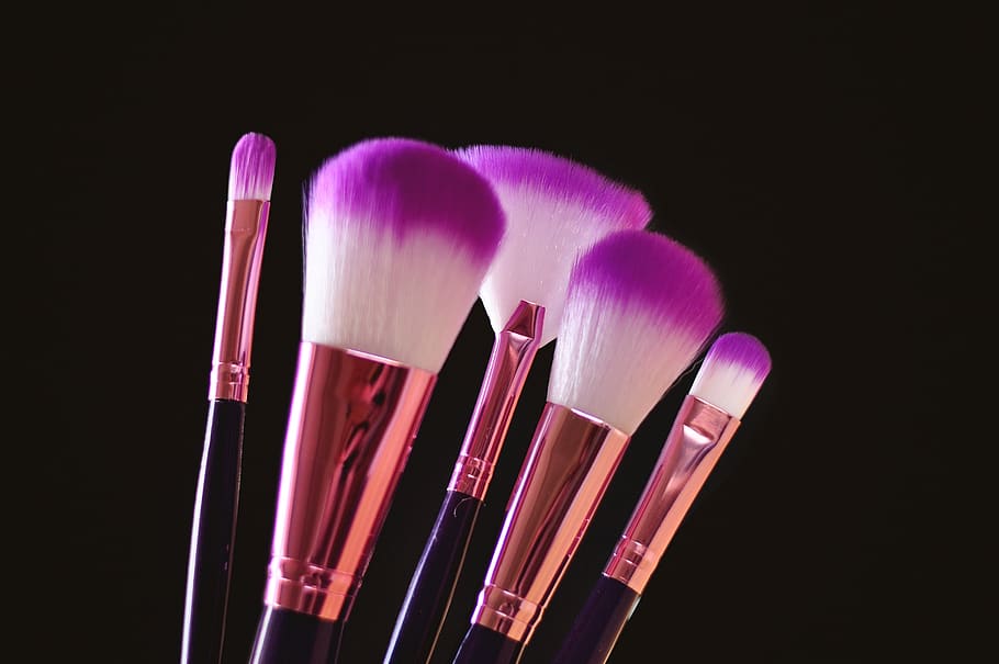 Rose Gold Makeup Aesthetic, brush, paintbrush, closeup, black background Free HD Wallpaper