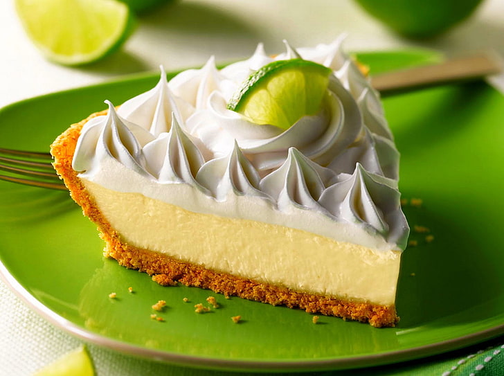 Banoffee Pie, plate, green color, closeup, citrus fruit