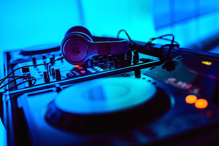 DJ Music Courses, club dj, mixing, techno, audio equipment Free HD Wallpaper