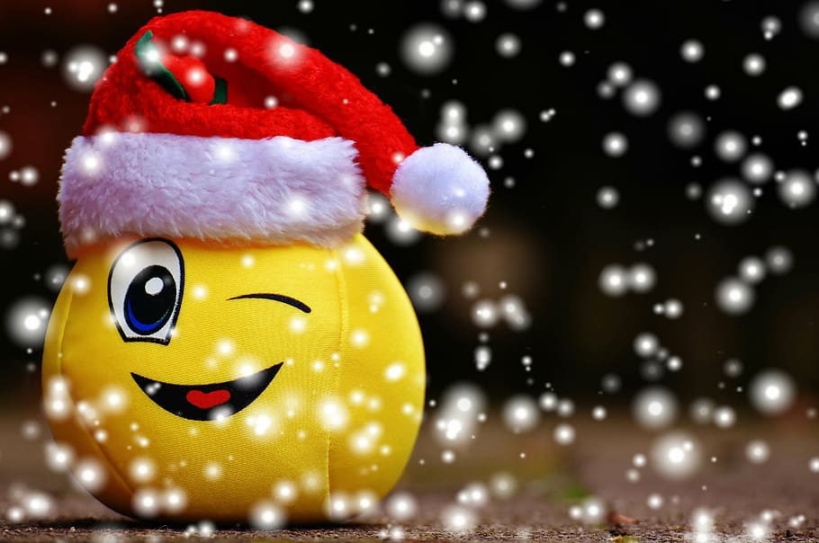 Funny E Christmas Cards Free Animated, wink, winter, snowing, celebration Free HD Wallpaper