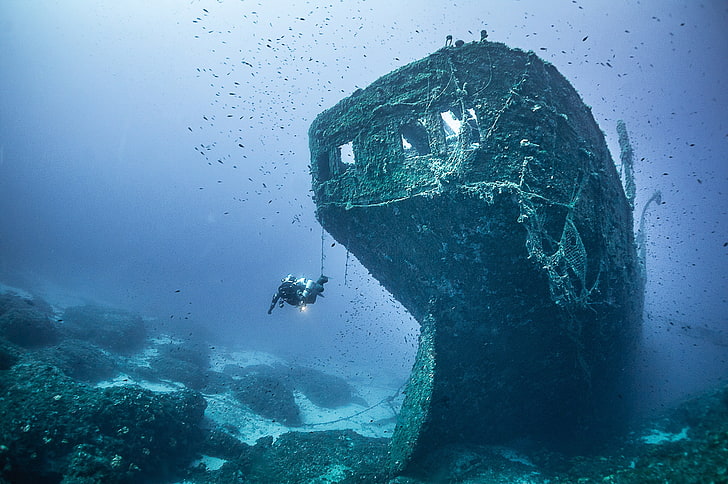 Marine Archaeology, blue, one person, the bottom of the sea, real people