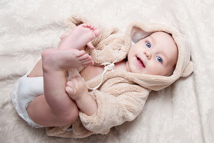 New Baby Girl, human eye, big blue eyes, bed, blanket Free HD Wallpaper