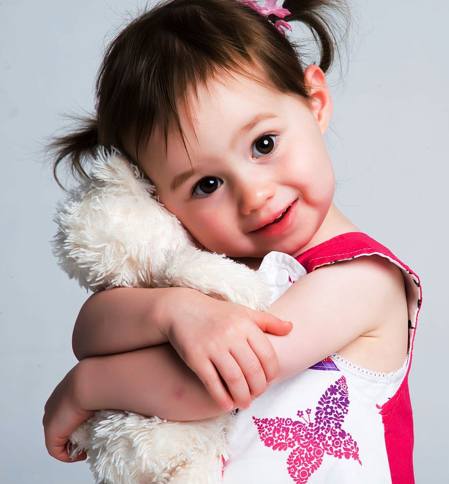 pretty, hugging, small, girl Free HD Wallpaper