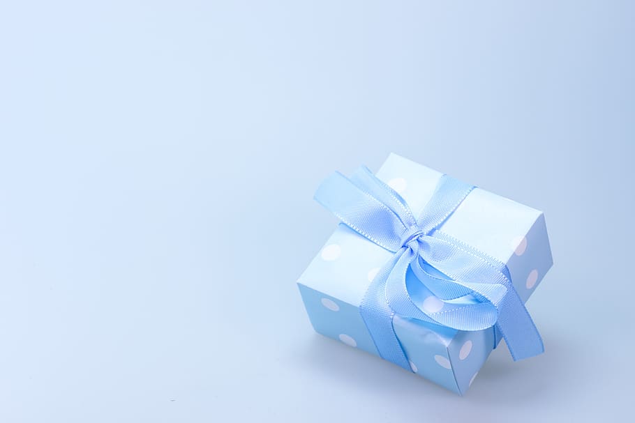 Wedding Gift Boxes, studio shot, blue background, colored background, paper Free HD Wallpaper