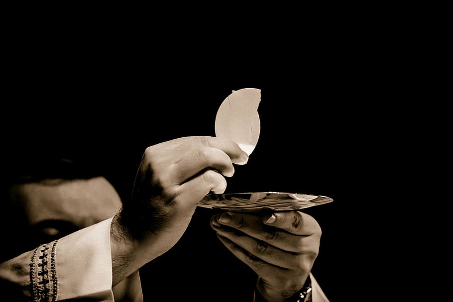 Body of Christ Communion Bread, service, ceremony, gold, chalice Free HD Wallpaper