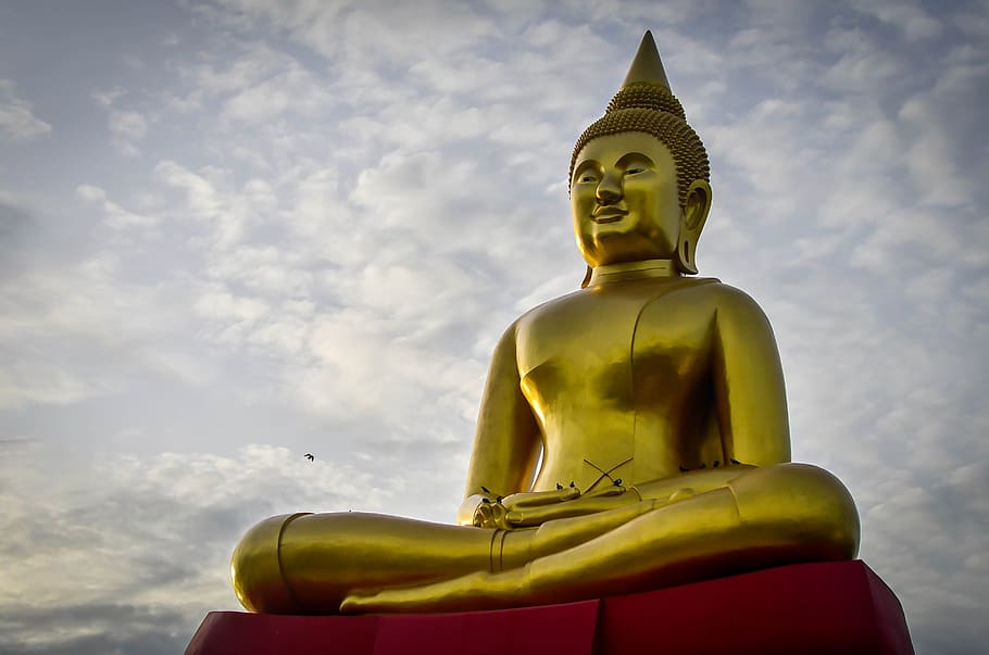 Buddha Statues Outdoor Garden, isolated, gold, statue, art and craft Free HD Wallpaper