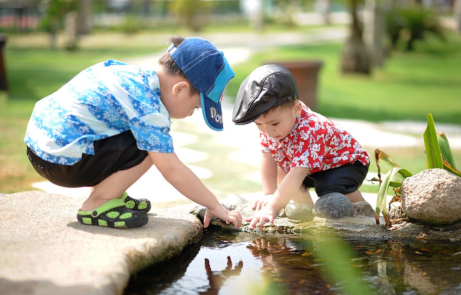 bonding, white, people, focus on foreground Free HD Wallpaper