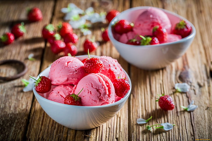 Delicious Ice Cream, dessert, healthy eating, berry fruit, pink color