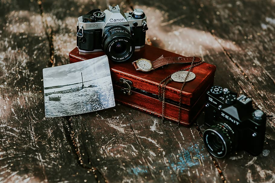 Retro Camera, equipment, photography themes, indoors, nostalgia Free HD Wallpaper