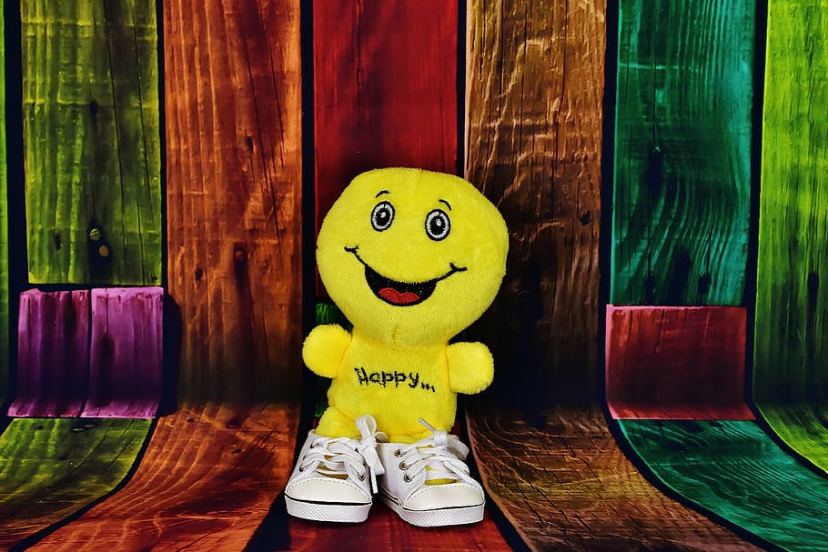 anthropomorphic smiley face, front view, table, still life