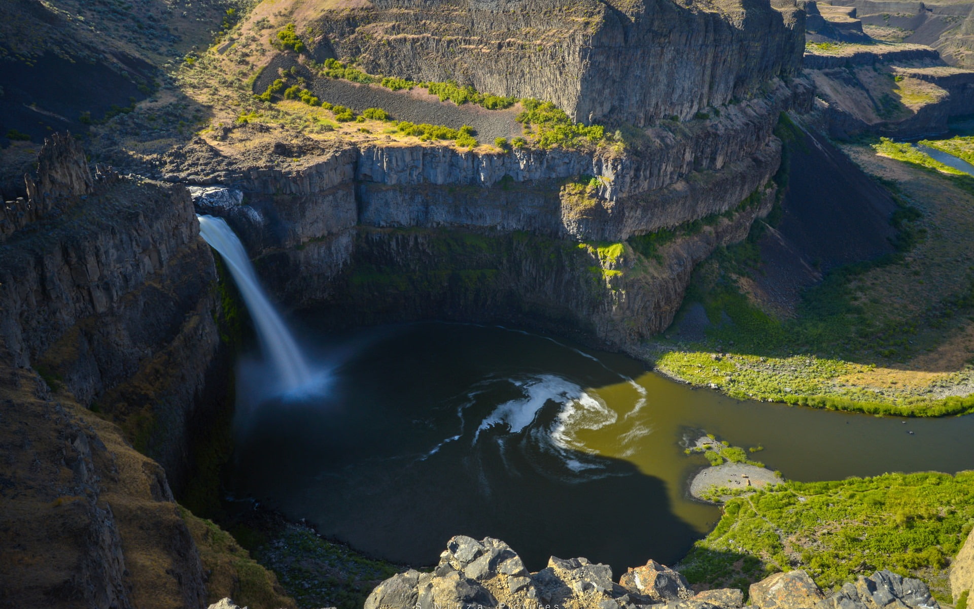 Laptop Windows 11, flowing, nonurban scene, flowing water, beauty in nature