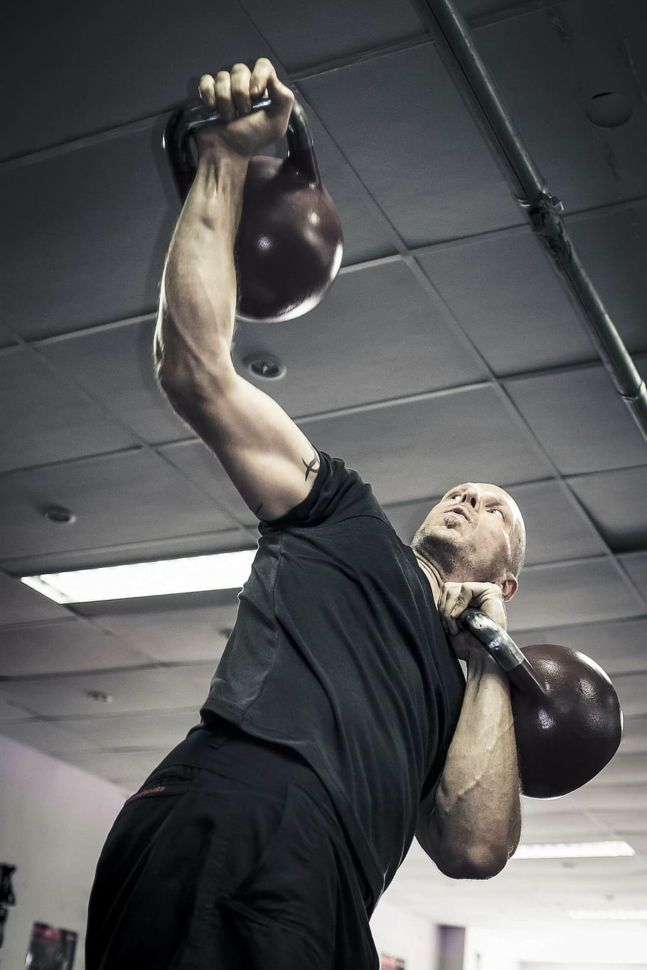 Competition Kettlebell, holding, taco fleur, fit, sports training Free HD Wallpaper