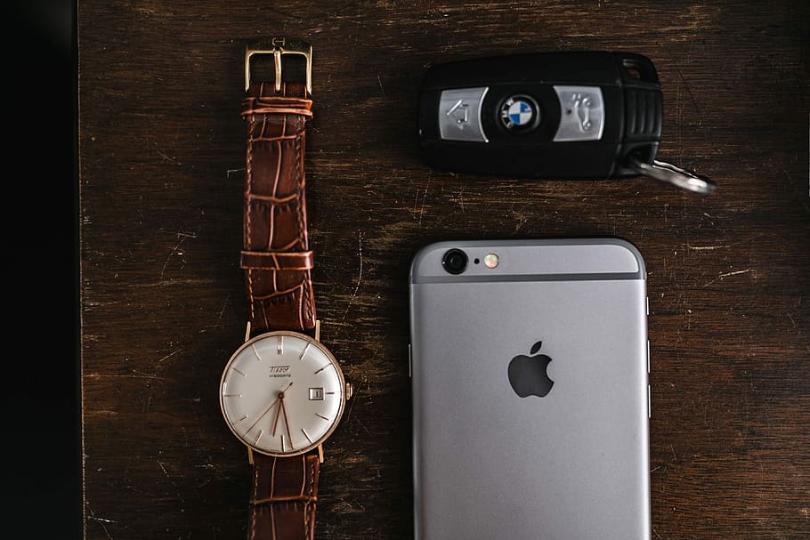 V8 Smartwatch, antique, grey iphone, wood  material, wristwatch