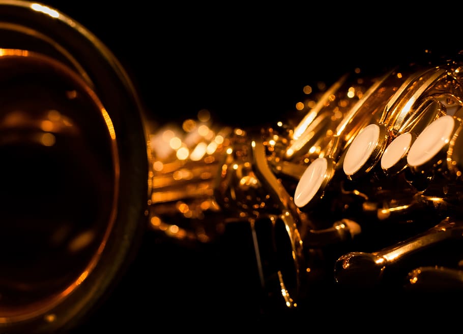 trumpet, reflection, artists, woodwind instruments Free HD Wallpaper