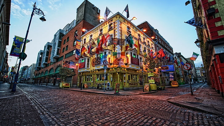 Temple Bar Area Dublin, old, bars, incidental people, street Free HD Wallpaper