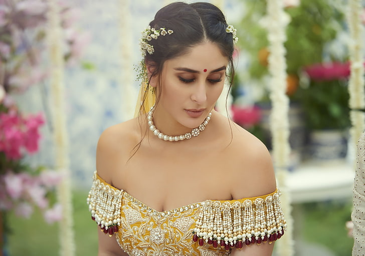 Kareena Kapoor After Her Wedding, bridal, kareena kapoor, wedding outfit, 5K Free HD Wallpaper