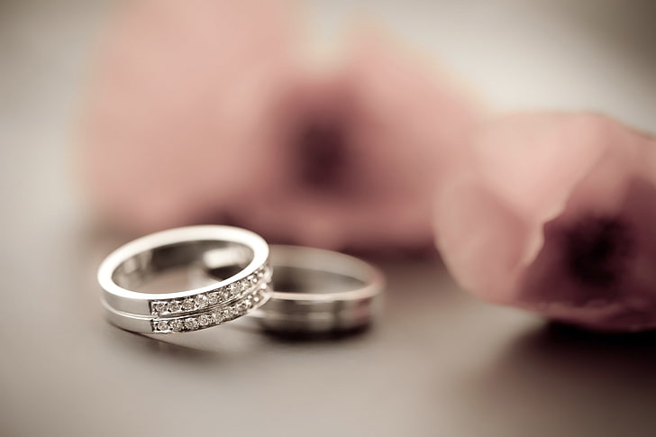 Women's Wedding Rings, fullscreen, selective focus, closeup, jewelry Free HD Wallpaper