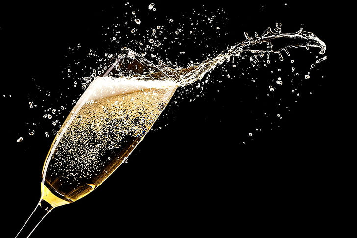 City, carbonated drink, the gas bubbles, champagne, sparkle glass Free HD Wallpaper