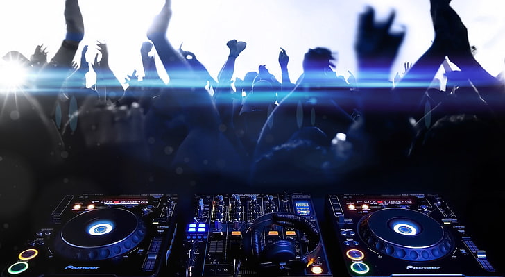 DJ Turntable, indoors, night, illuminated, crowd Free HD Wallpaper