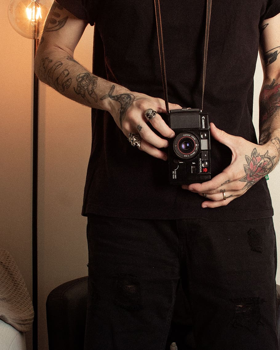 shoot, old camera, fashion, man Free HD Wallpaper