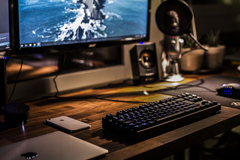 Good Gaming Desk, control, technology, connection, desk Free HD Wallpaper