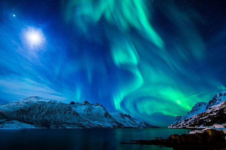 Aurora Borealis Colors, astronomy, travel, polar climate, water