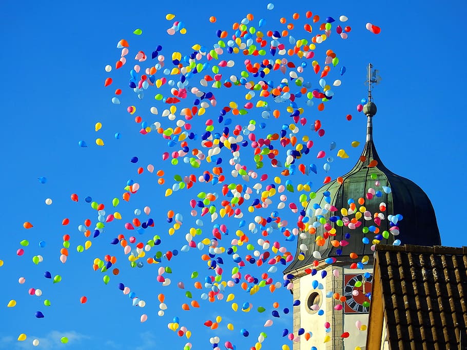 Ultra HD, outdoors, low angle view, multi colored, large group of objects