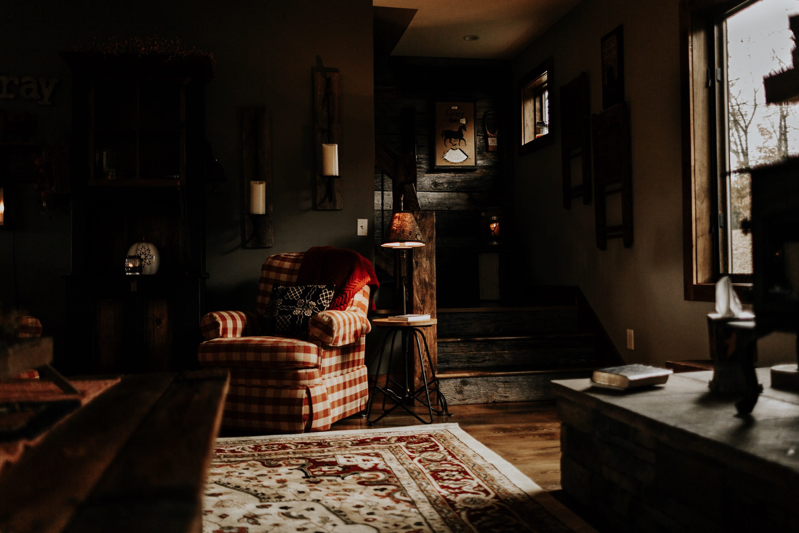 seat, lighting equipment, absence, one person