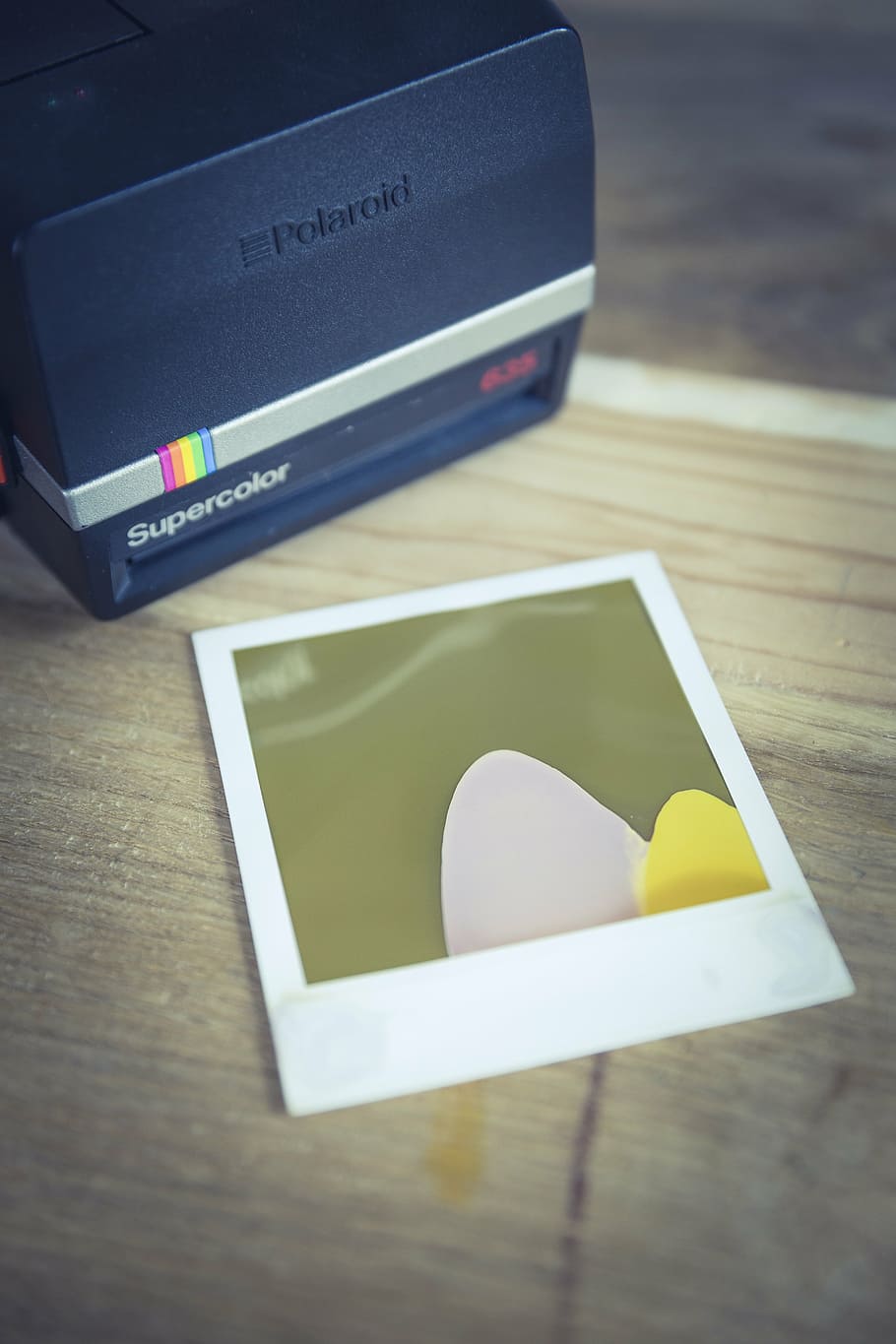 Vintage Polaroid, body, note, push button, supercolor Free HD Wallpaper