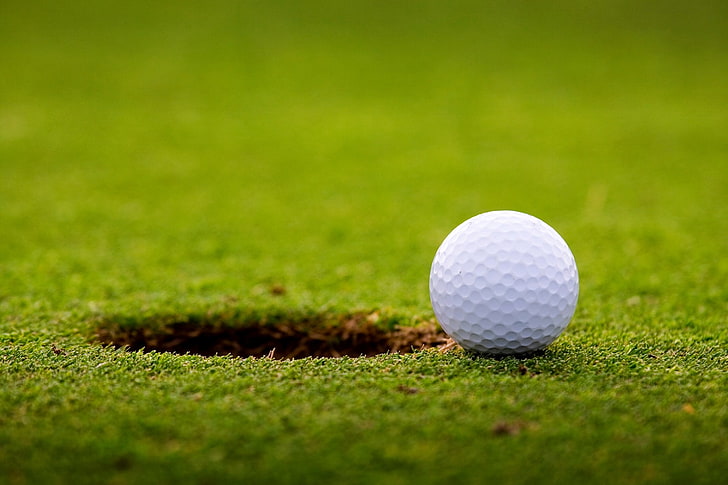 putting green, taking a shot  sport, relaxation, at the edge of Free HD Wallpaper