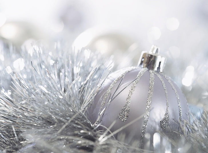 Elegant Christmas Tree Ornaments, luxury, decor, sphere, gift Free HD Wallpaper