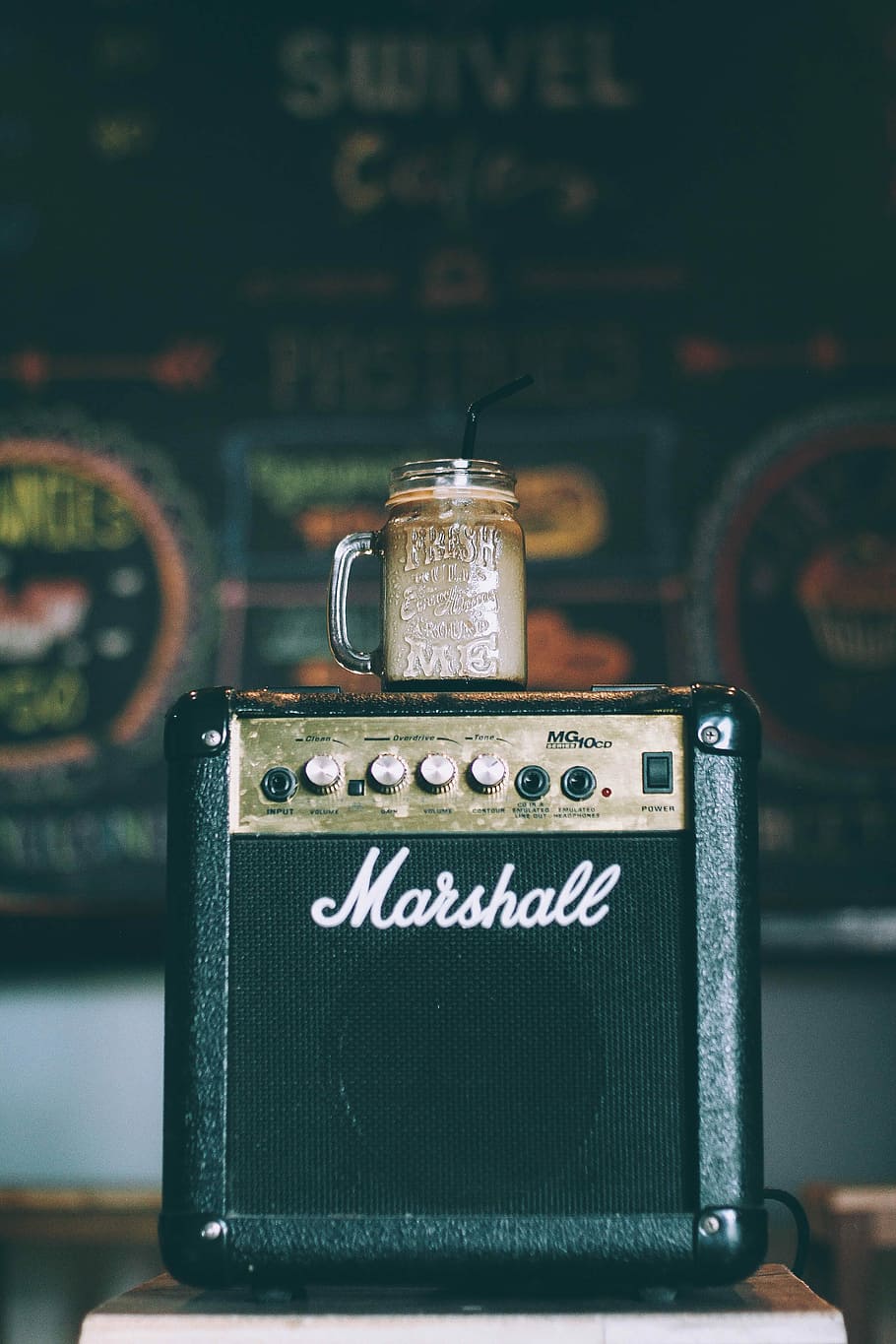 Amplificador Marshall, still life, drink, connection, closeup Free HD Wallpaper