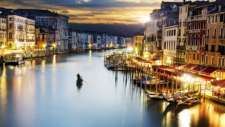 Venezia Italy, waterway, illumination, boats, grand canal Free HD Wallpaper