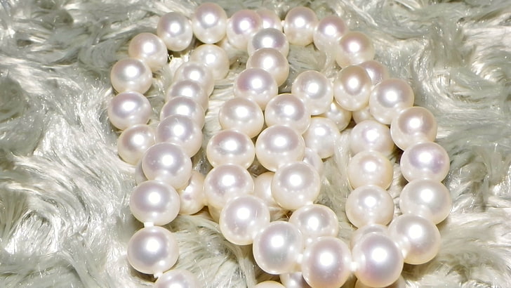 Treasure Pearls Models, pearl necklace, shine, beard of santa claus, jewelry Free HD Wallpaper