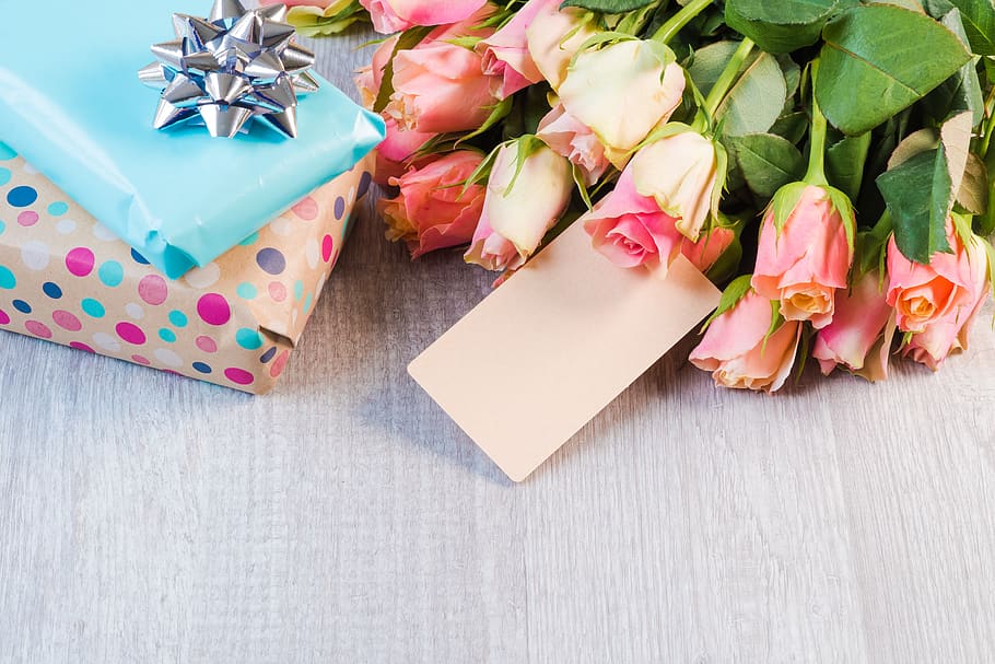Valentine's Day Gifts, event, mothers day, gift box, flower arrangement Free HD Wallpaper