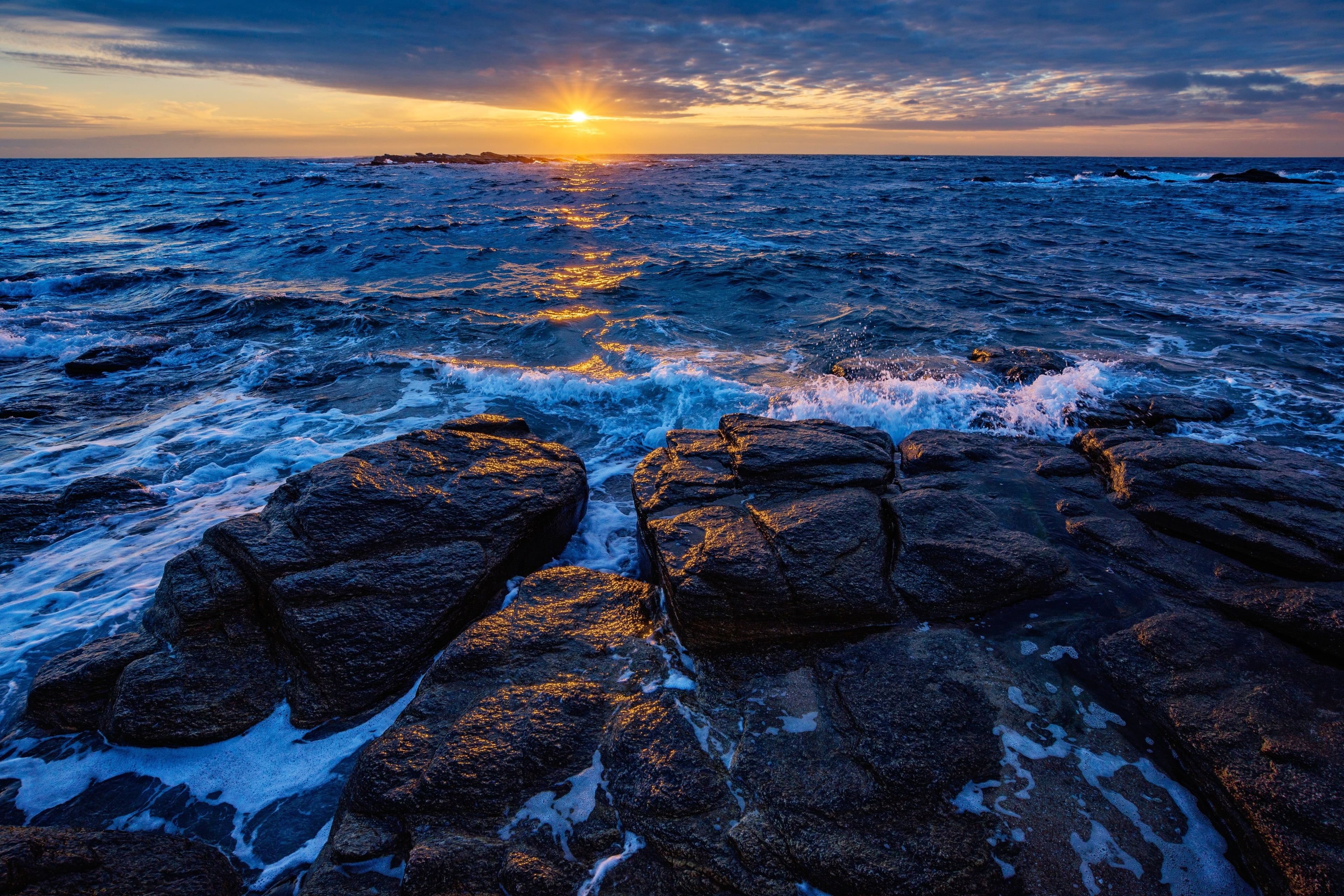 MacBook Pro HD, rocky coastline, outdoors, breaking, motion