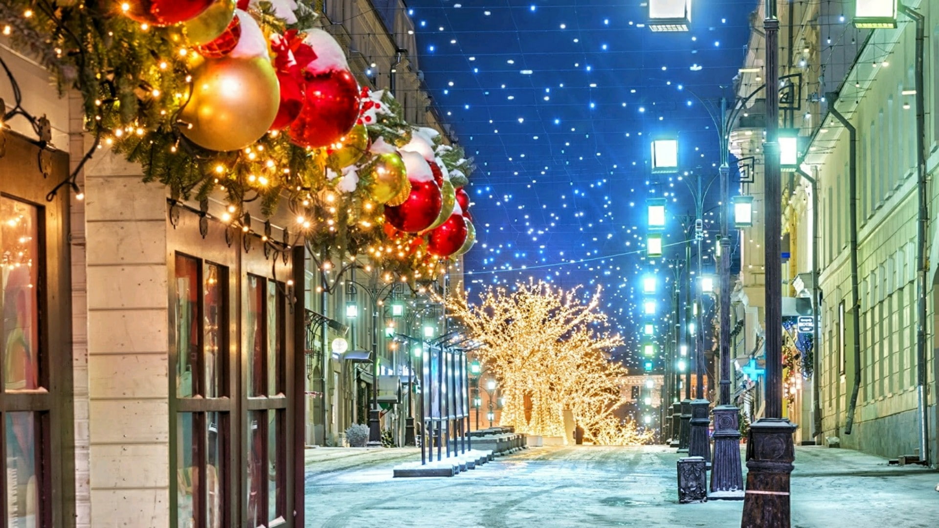 NYC Christmas Decorations, night, window, snow, russia