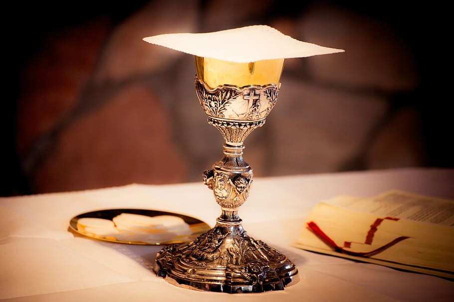 Catholic Chalice and Host, contemplation, eucharist, sacred, belief Free HD Wallpaper