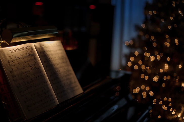 Electronic Music, defocused, focus on foreground, holiday, dark